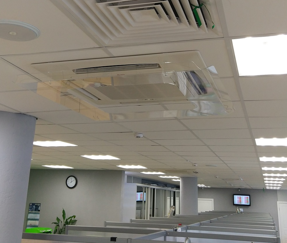 Экран для потолочного кондиционера в офисном помещении Монтаж экрана для кондиционеров потолочного типа